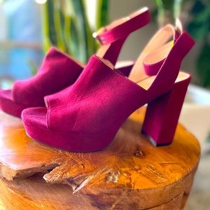 Steve Madden Red Velvet Platform Heel💥